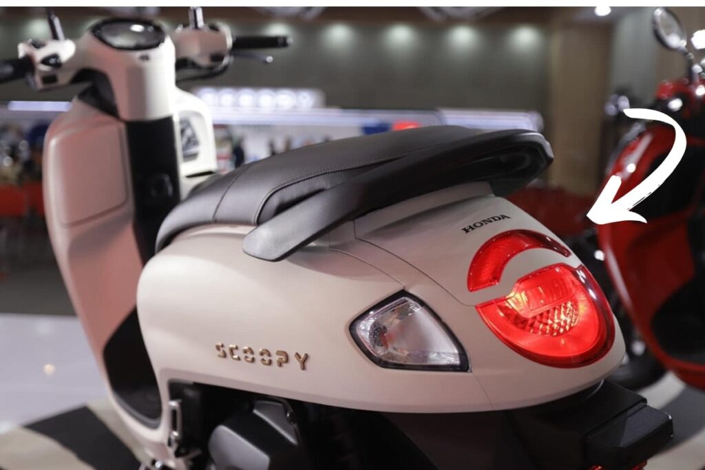 2025 Honda Scoopy स्कूटर भारत में जल्द होगा लांच क्लासिक लुक और मॉडर्न टेक्नोलॉजी के साथ, जानिए कीमत और फीचर्स