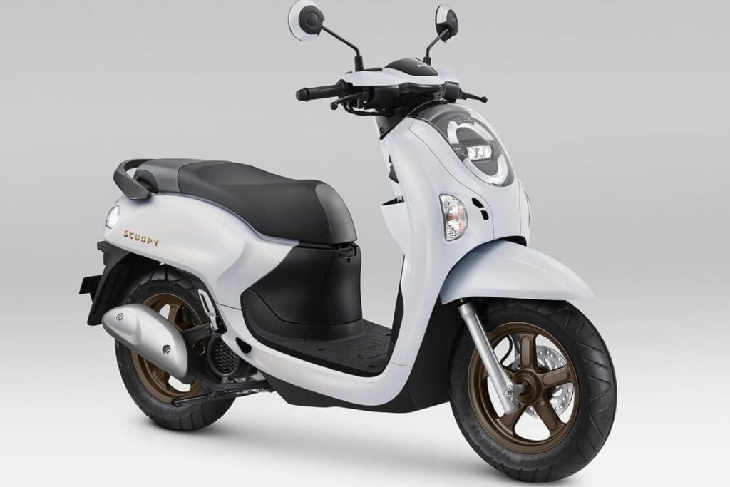 2025 Honda Scoopy स्कूटर भारत में जल्द होगा लांच क्लासिक लुक और मॉडर्न टेक्नोलॉजी के साथ, जानिए कीमत और फीचर्स