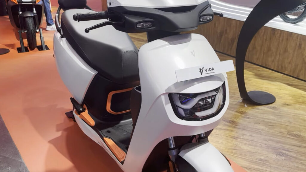 Hero Vida VX2 इलेक्ट्रिक स्कूटर सब्सक्रिप्शन पर अगले महीने होगा लांच, शानदार रेंज के साथ कीमत होगी सिर्फ इतनी जानें फीचर्स और कीमत