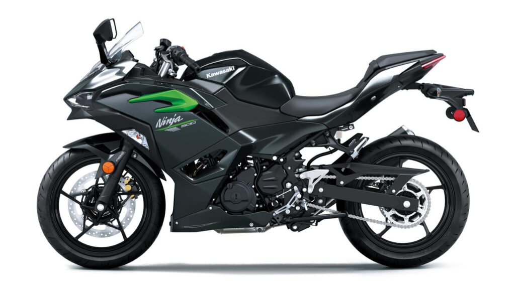 Kawasaki ने लॉन्च की बादशाहों की सवारी Kawasaki Ninja 500 स्पोर्ट्स बाइक, दमदार इंजन और शानदार माइलेज के साथ