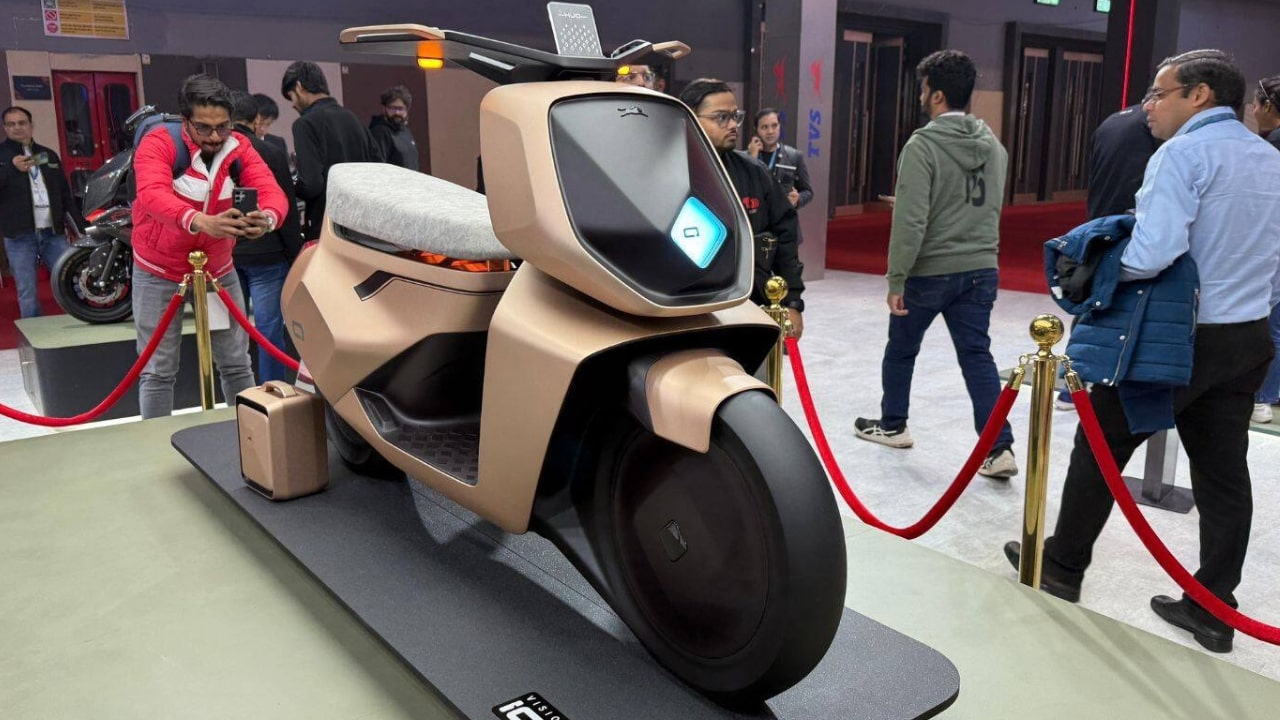 कातिल लुक और लम्बी रेंज के साथ TVS Jupiter इलेक्ट्रिक स्कूटर जल्द होगा लॉन्च, जानिए कीमत और EMI प्लान