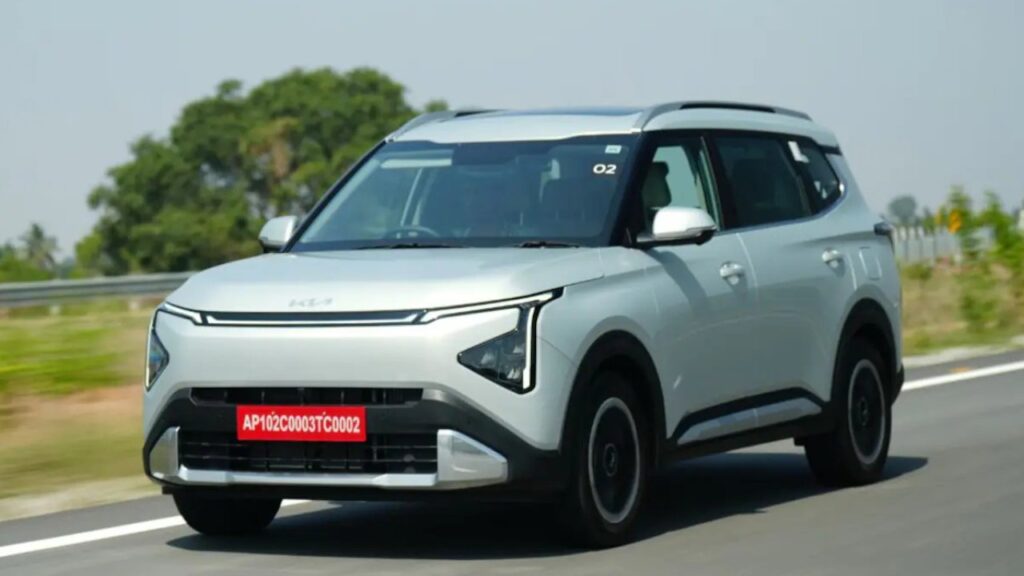 Kia Carens Clavis EV: बड़ी फैमिली के लिए लॉन्च हुई 7-सीटर इलेक्ट्रिक MPV, 490Km की रेंज के साथ, जानें कीमत