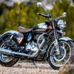 Royal Enfield Classic 350 लॉन्च हुई LED हेडलाइट्स और गियर इंडिकेटर जैसे नए फीचर्स के साथ, कीमत सिर्फ 1.97 लाख से शुरू