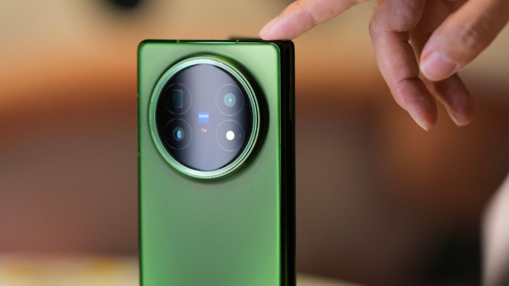 Vivo X Fold5 फोल्डेबल स्मार्टफोन लॉन्च, 50MP कैमरे और 6000mAh बैटरी के साथ, जानिए फीचर्स और कीमत
