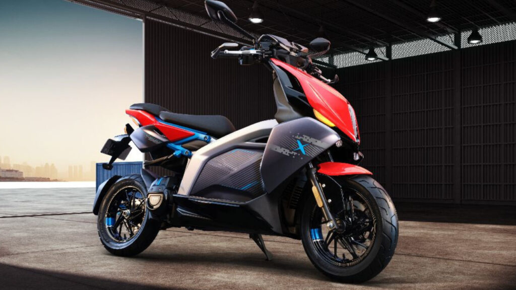 इस रक्षाबंधन बहन को दें TVS X Electric Scooter, सिर्फ ₹13,898 में 140km की रेंज और 105kmph की स्पीड के साथ