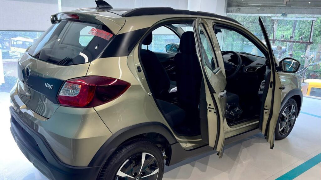 नई Tata Tiago 2025 बनी परफॉर्मेंस और पावर का परफेक्ट कॉम्बो, कीमत सिर्फ ₹5 लाख से शुरू
