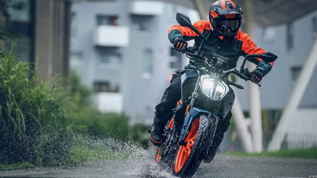 KTM 160 Duke: स्टाइल, पावर और धांसू फीचर्स के साथ लॉन्च, जानें कीमत